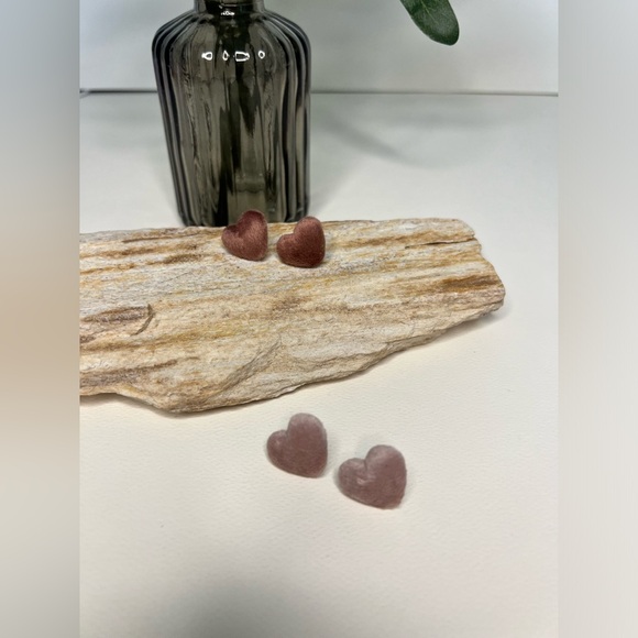 Felt Fuzzy Heart Shape Stud Earrings Set - Flirty Coquette Heart Earrings - Picture 9 of 11